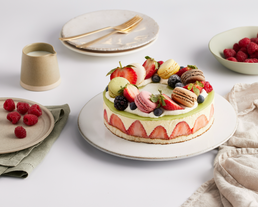 Macaron Fraisier Cake 7" for 6-8